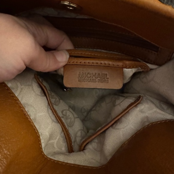 MICHAEL KORS Red and White Striped Hamilton Bag - Picture 4 of 16